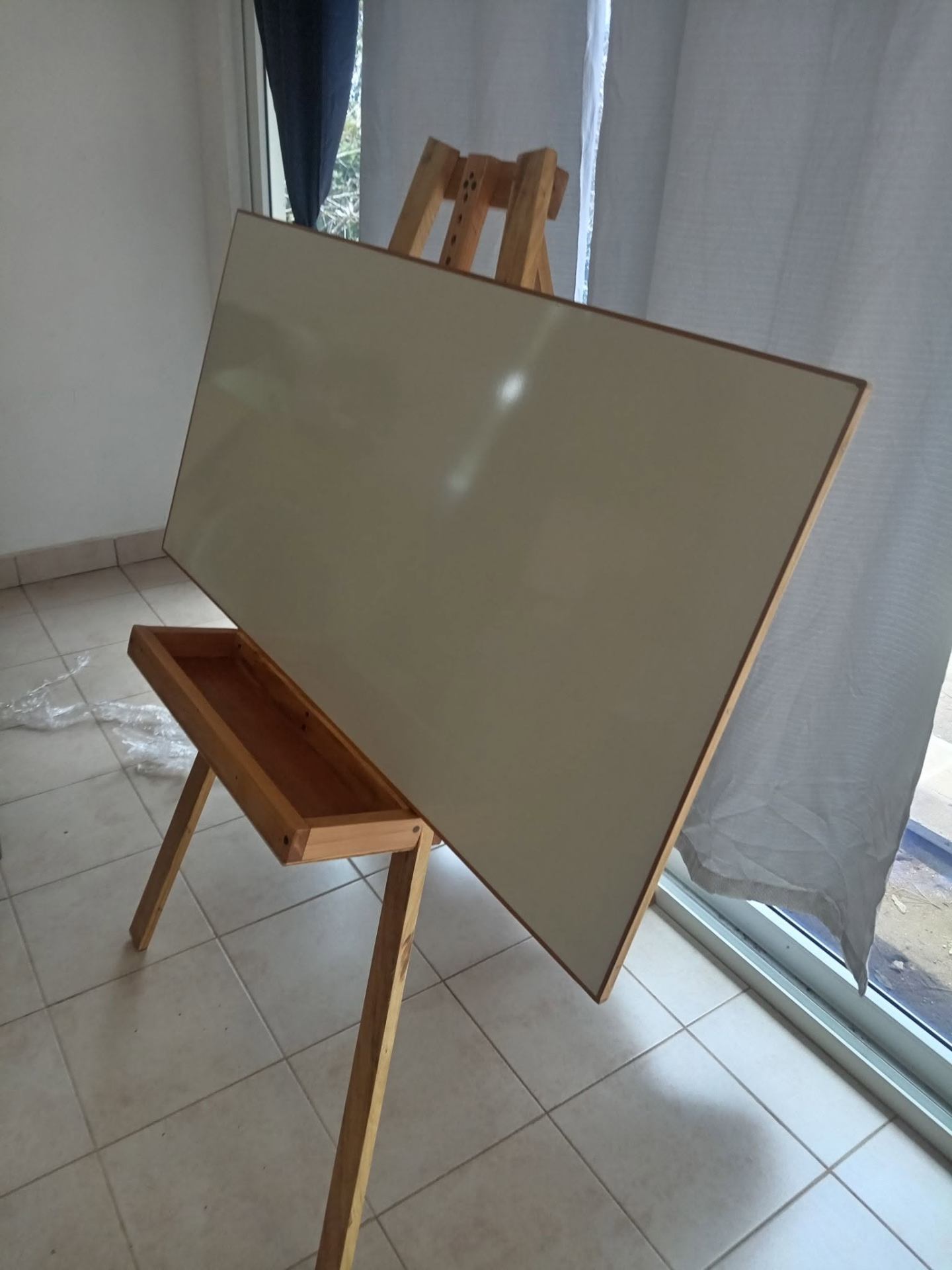 Mesa para restirador con cajón portalápices