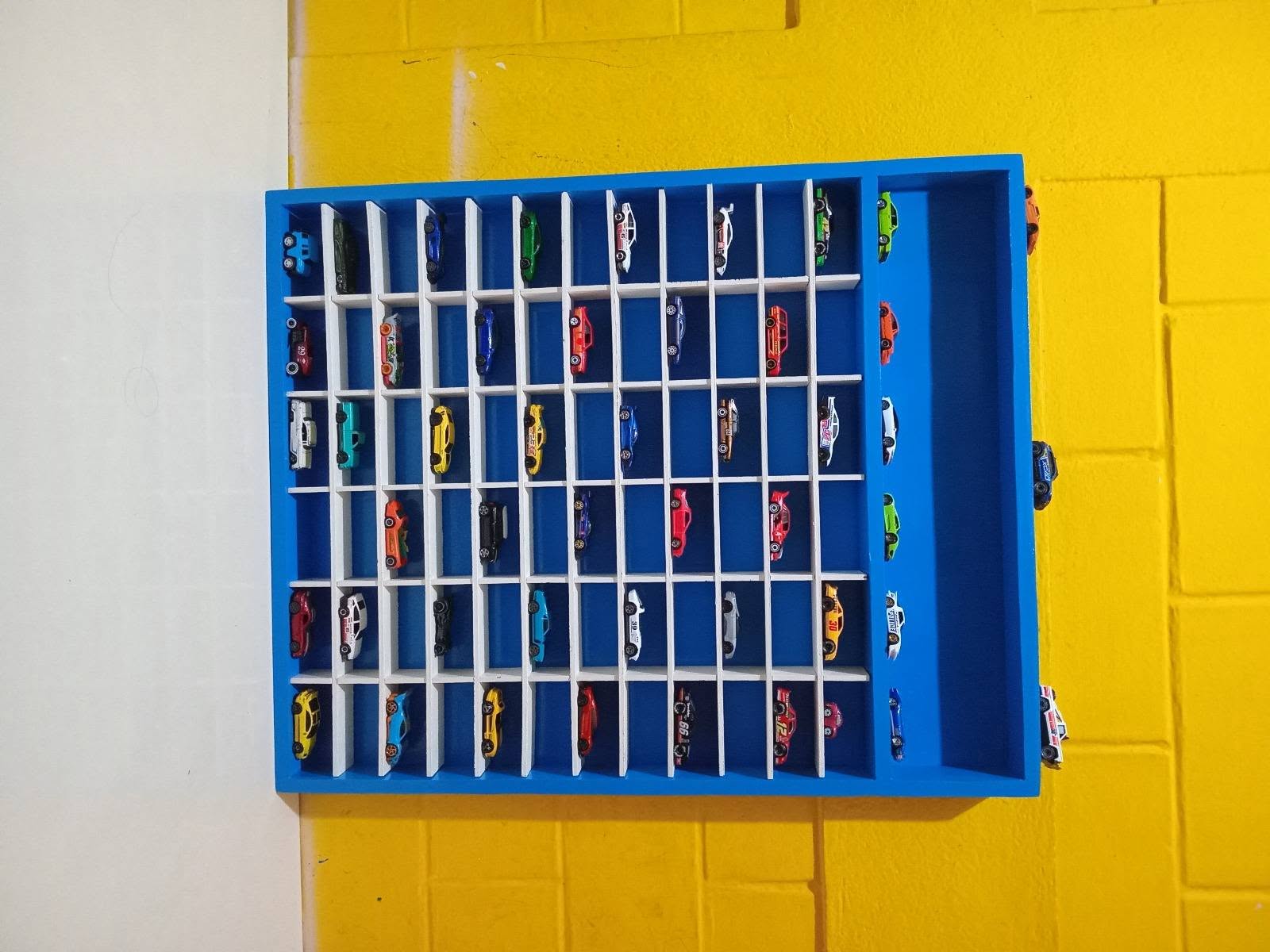 Exhibidor vertical de Hot Wheels azul